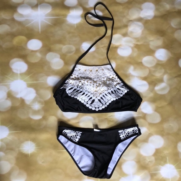 Black and white lace two piece swimsuit - Picture 5 of 7